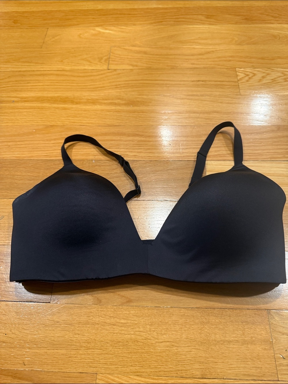 Skims lightly line black bra size 40C.